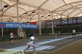 曼联中场梅努的未来：从边缘到重生